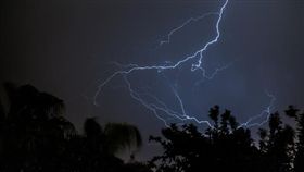 南非德爾班(durban)遭雷暴(Thunderstorms)襲擊釀災,大雨,閃電(推特)