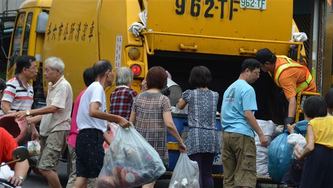男童見垃圾車就躲　竟是遭清潔員性侵