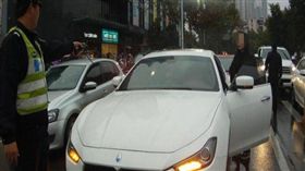 大陸,徐州,瑪莎拉蒂,拋錨,女駕駛（圖／翻攝自現代快報）