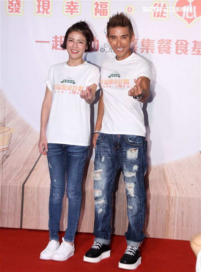  PAUL、咪咪 、依依 、潘若迪 、徐小可參加茶樹莊園幸福餐桌計畫公益活動。（記者邱榮吉/攝影）