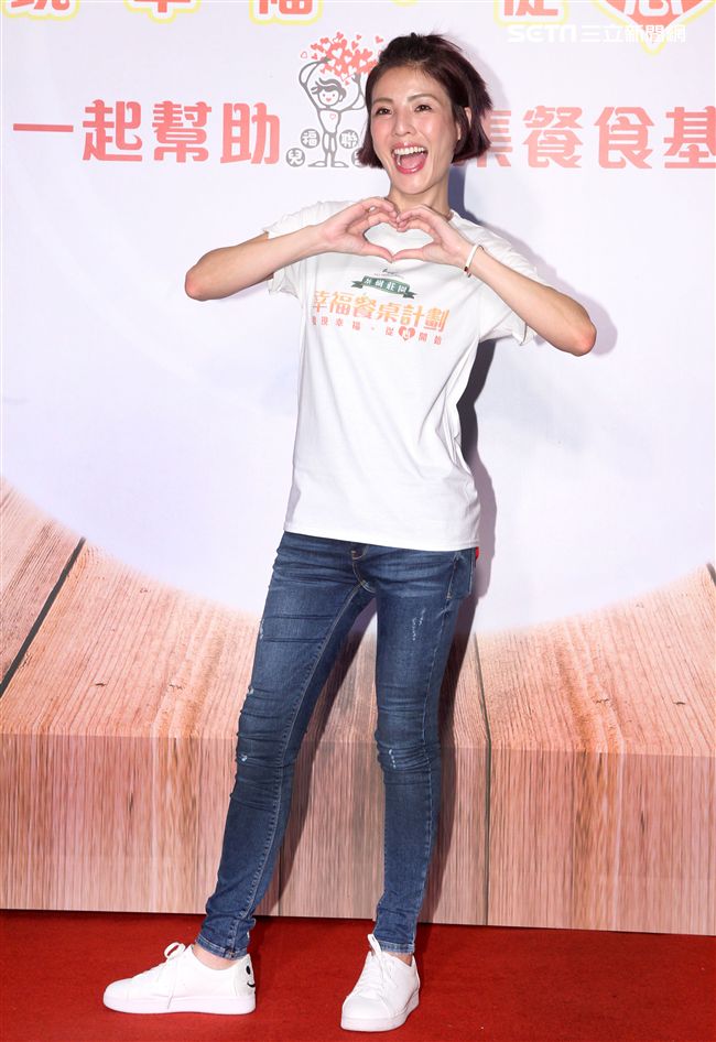  PAUL、咪咪 、依依 、潘若迪 、徐小可參加茶樹莊園幸福餐桌計畫公益活動。（記者邱榮吉/攝影）