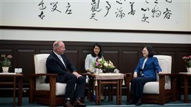 蔡英文總統接見美國懷俄明州州長米麥特。（總統府提供）