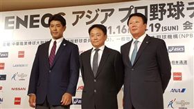 台日韓三國總教練洪一中(中)、稻葉篤紀(左)和宣銅烈(右)今日在日本東京參加亞冠賽記者會。（圖／中職提供）