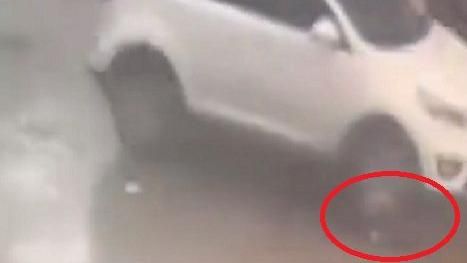 2歲童遭車輾壓…跑回家睡醒才說被撞