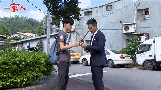 富二代淪落為平民！趙駿亞吃麵哭了