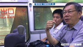 柯文哲搭公車上班 盧冠妃攝