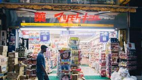 －松本清－藥妝店－▲圖／攝影者Dick Thomas Johnson, flickr CC Licensehttps://www.flickr.com/photos/31029865@N06/32157210342/in/photolist-QZC7i5