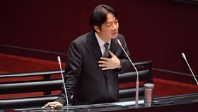 婚姻平權  賴清德：不放棄在今年提方案行政院長賴清德（圖）6日針對婚姻平權表示，行政院目前正積極推動，沒有放棄在今年年底前能提出方案，他擔任行政院長面對這個重大政策，不會拖延，會盡力推動。中央社記者王飛華攝  106年10月6日