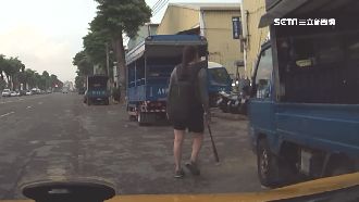 女客帶鋁棒買汽油　運將衝警局求救