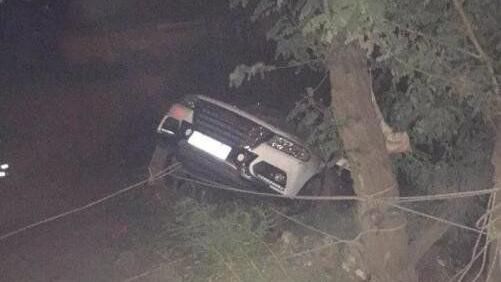車失控掛崖邊…男死踩煞車：腿都軟了