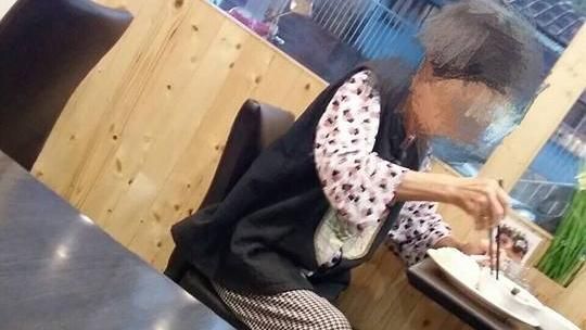 失智婆婆緊張沒付錢　老闆騙她被讚爆