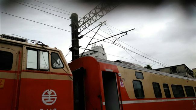 受花蓮地震影響　臺鐵巡查路線設備