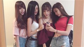 16:9
有臉有胸還有腿！4正妹遭網友選妃　笑喊「不會選你們！」
圖／翻攝自右一正妹臉書