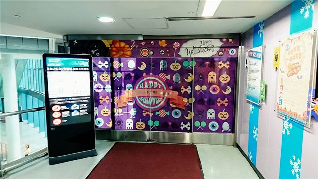 台北小巨蛋「冰紛萬聖」　溜冰抽炸雞