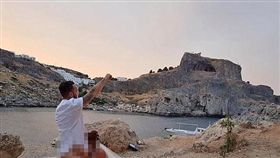 教堂前拍性愛婚紗照_每日郵報http://www.dailymail.co.uk/news/article-4976332/British-couple-s-sex-act-photo-sparks-Rhodes-wedding-ban.html