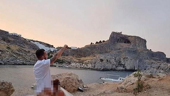 教堂前拍鹹濕婚紗照　主教大怒頒禁令