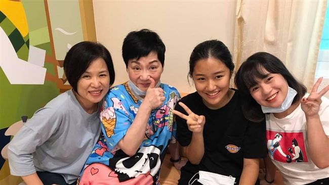 樂觀陪女兒抗血癌　楊月娥說故事送暖