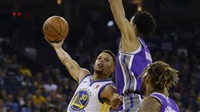 ▲Stephen Curry半場轟下18分。（圖／美聯社／達志影像）
