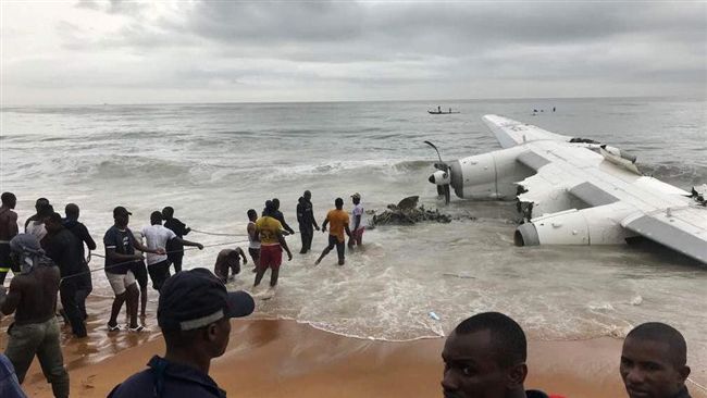 貨機起飛失敗墜海4死　機身沖回岸邊
