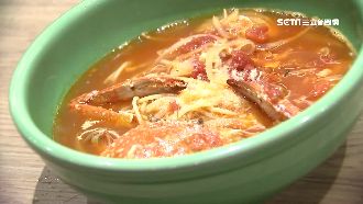 吃麵也走浮誇系！鮑魚、藍鑽蟹全入菜
