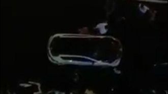 不滿機油換貴亂放話　車行外大打出手