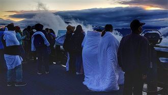 合歡山賞日出　台女裹飯店棉被上山