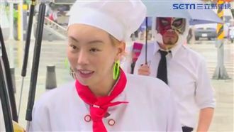 法拉利姐香腸車開賣　神秘虎面男護駕