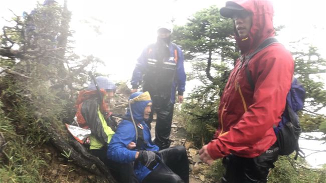 爬品田山疑罹高山症　女失溫送醫不治