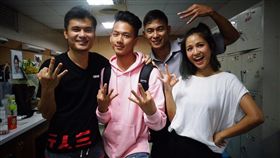 吳念軒現身力挺　三人行不行口碑爆棚