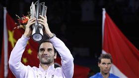 ▲Federer（左）在上海大師賽中奪冠。（圖／美聯社／達志影像）