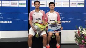 台灣男雙廖敏竣蘇敬恒荷蘭羽賽奪冠台灣男雙羽球選手廖敏竣（左）、蘇敬恒15日在荷蘭公開賽擊敗日本對手，拿下冠軍。（圖廖敏竣提供）中央社記者唐佩君布魯塞爾傳真　106年10月15日
