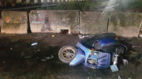 廖女不明原因撞上紐澤西護欄，頭部重創身亡。（圖／翻攝畫面）