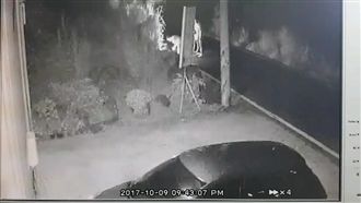 少年被附身燒冥紙趨靈　卻釀雜草火警