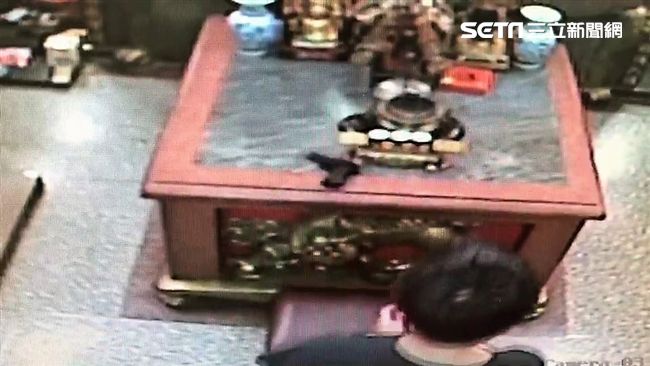拜神擲筊後鳴2槍　他二度造訪遭活逮