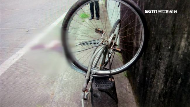 太離奇！阿伯摔車　遭自行車把手刺死