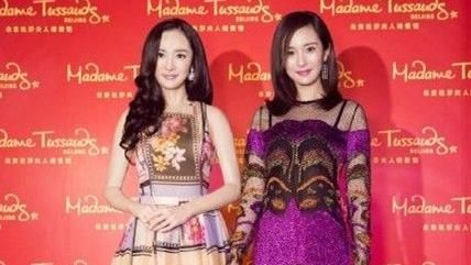 楊冪扮蠟像惡作劇　嚇傻粉絲笑喊好玩