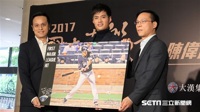 陳偉殷敲生涯首安　波拉斯親筆獻祝福
