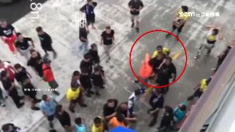 大鵬灣賽車撞出火氣　退賽車手怒堵人