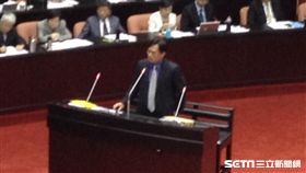 立委黃國昌質疑慶富造艦招標案有問題，記者李英婷攝