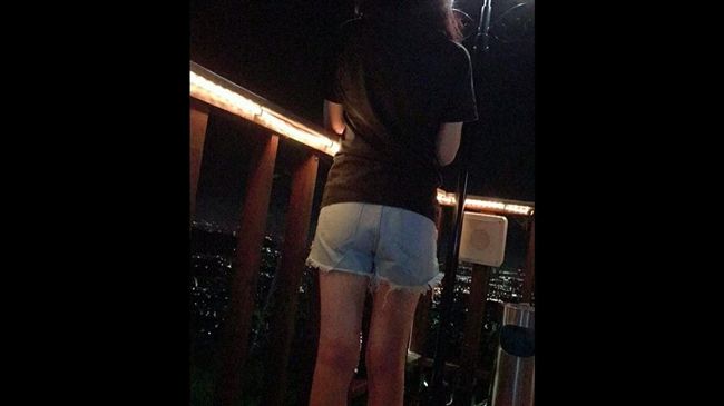辣媽穿短褲上班遭酸　怒曬腿照網驚呆
