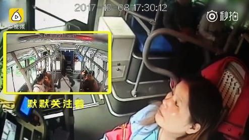 司機默等孕婦半分鐘　看她坐好才發車