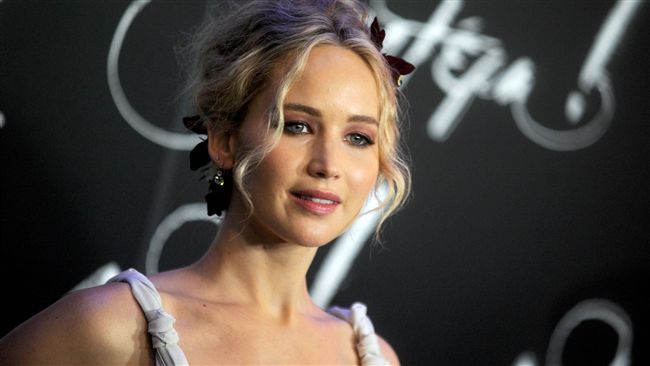 小珍妮佛曝遭逼拍裸照　男製片還性騷