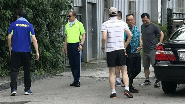 馮世寬爬山「自主訓練」　黃暐瀚開酸