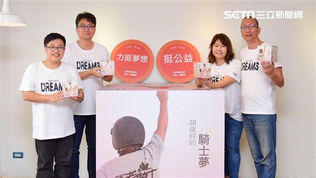 網拍首次推公益Ｔ　不老騎士環島追夢