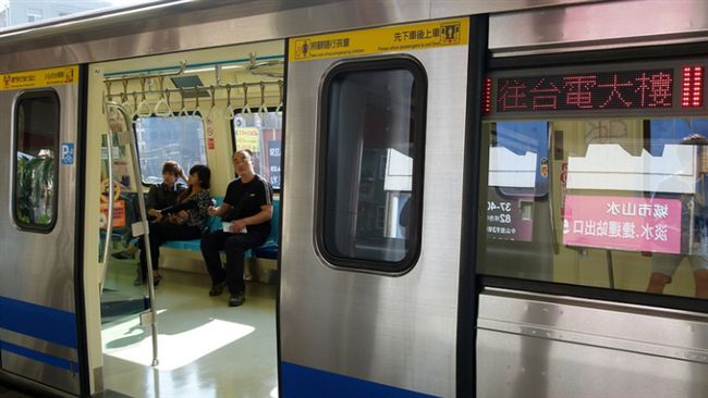 捷運上突不適…男無生命跡象送醫