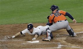 ▲Brett Gardner在法官大人安打下，以跑百米的速度從一壘直奔本壘得分。（圖／美聯社／達志影像）