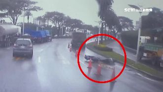 曳引車擦撞機車　肇逃二審改判無罪