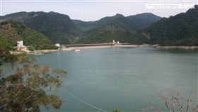 ▲大台南公車綠24支線假日期間配合遊湖船班延駛至觀景樓，讓遊客無縫接軌搭船遊湖。（圖／台南市府提供）
▲全台最大水庫曾文水庫「曾水煙波」被列為南瀛十大勝景。（圖／台南市府提供）
