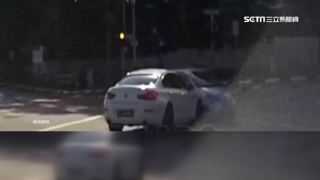 靈異車禍？對向車「憑空冒出」險遭撞