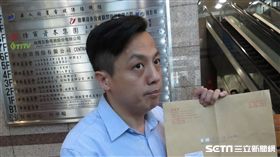 國民黨發言人李明賢，遭塗銷「中國」兩字函的公函。（記者盧素梅攝）